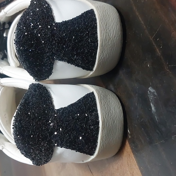 Women's Black and White Star Sneakers - Picture 5 of 7